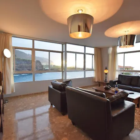 Rustic With Ocean Views Next To Beach